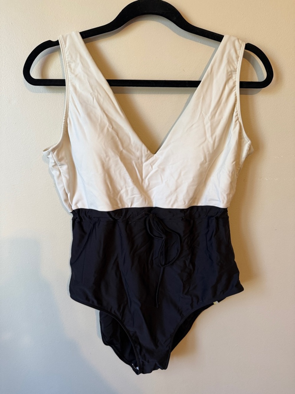 Two-Tone V-Neck One-Piece Swimsuit - White & Black